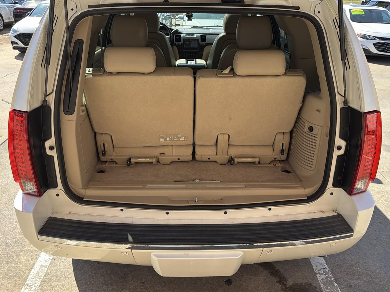 Cadillac Escalade 2WD 4dr Luxury 2012