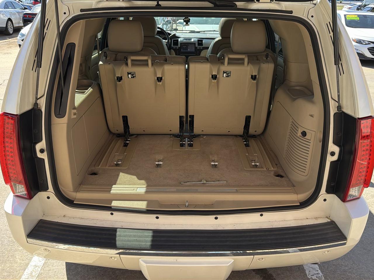 Cadillac Escalade 2WD 4dr Luxury 2012