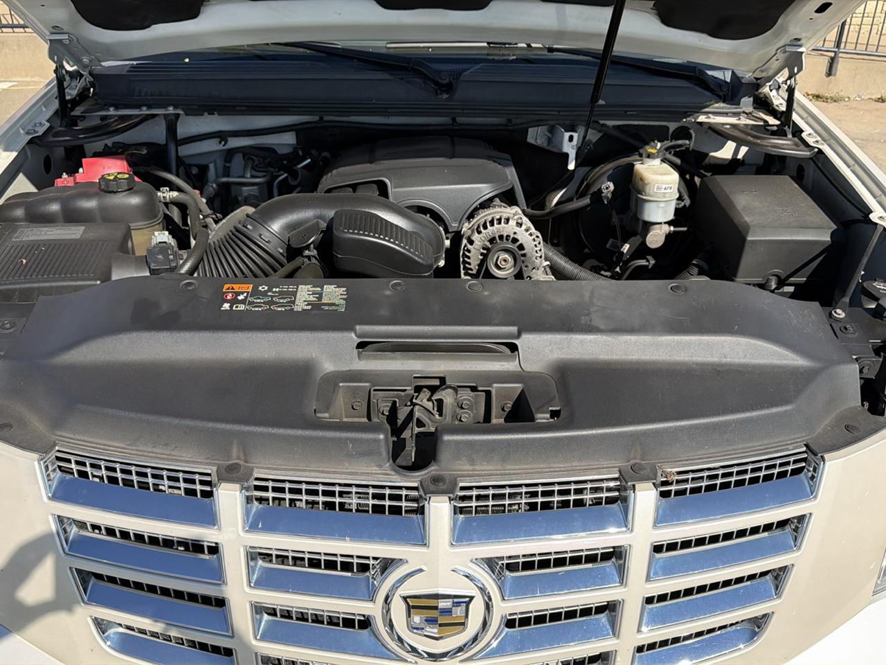 Cadillac Escalade 2WD 4dr Luxury 2012
