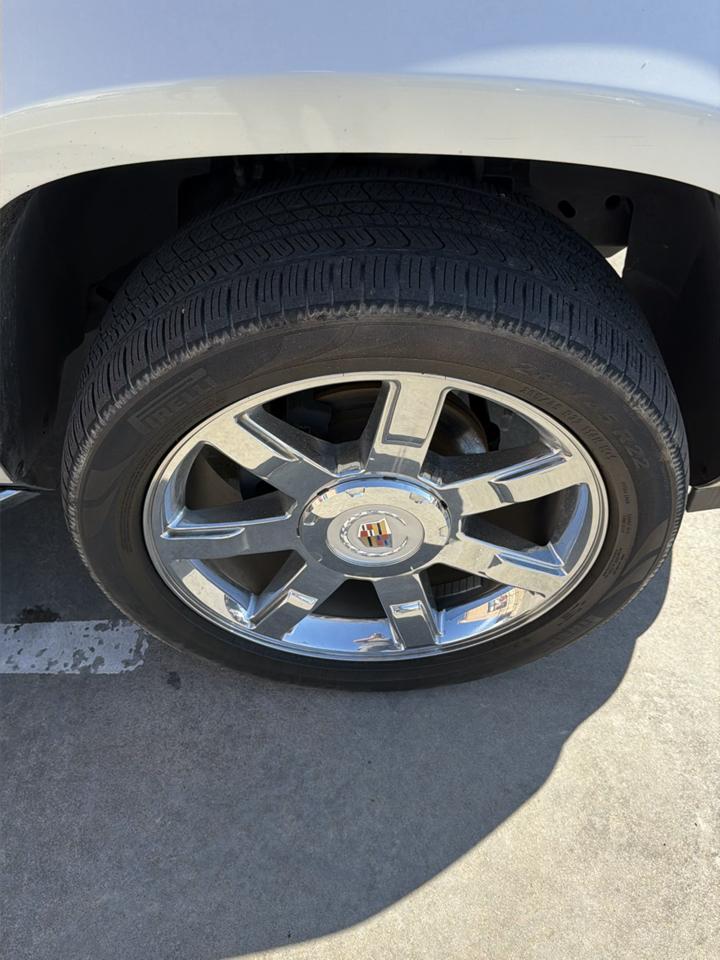 Cadillac Escalade 2WD 4dr Luxury 2012