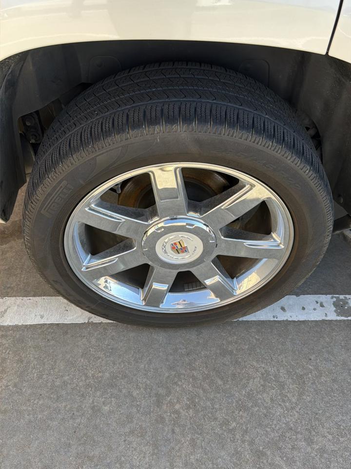Cadillac Escalade 2WD 4dr Luxury 2012