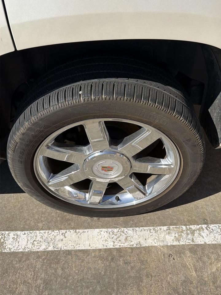 Cadillac Escalade 2WD 4dr Luxury 2012