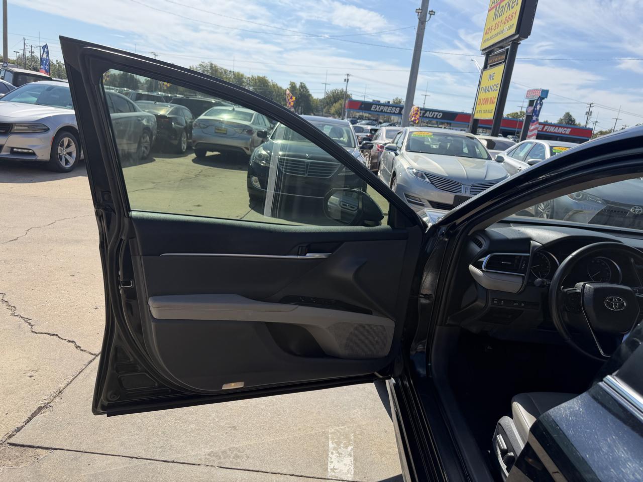 Toyota Camry XLE Auto (Natl) 2018