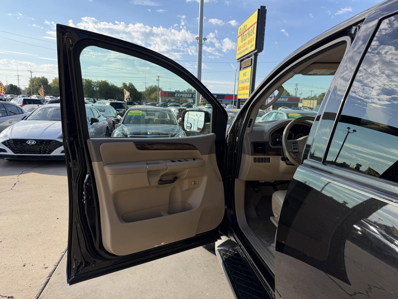 Nissan Armada 2WD 4dr SL 2012