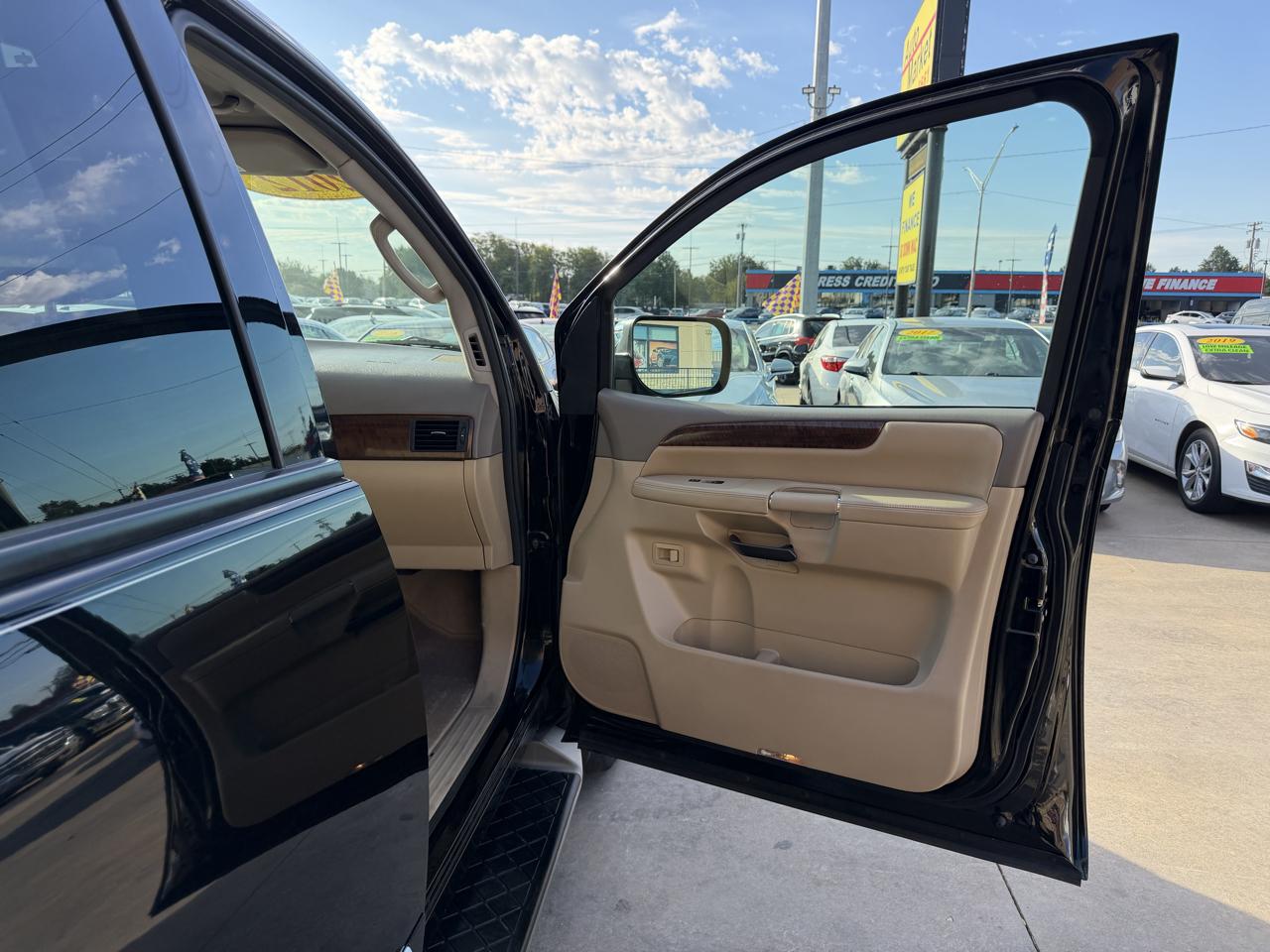 Nissan Armada 2WD 4dr SL 2012