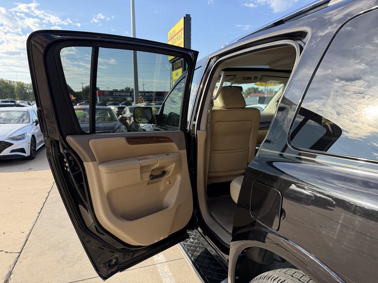 Nissan Armada 2WD 4dr SL 2012