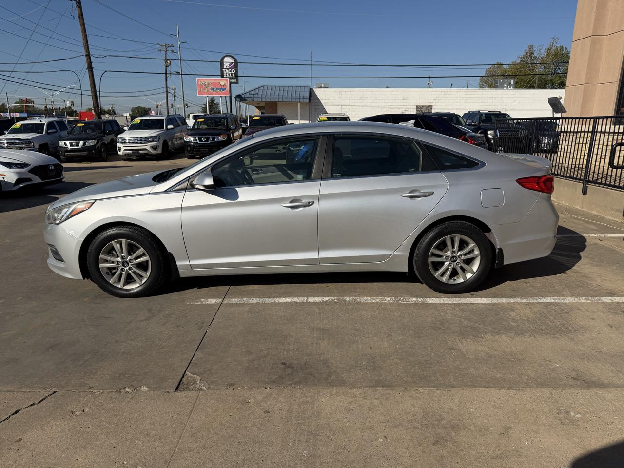 Hyundai Sonata 4dr Sdn 2.4L SE 2015