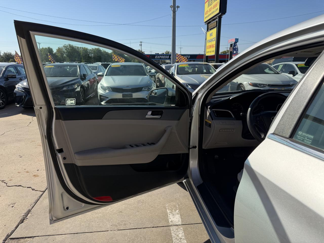Hyundai Sonata 4dr Sdn 2.4L SE 2015