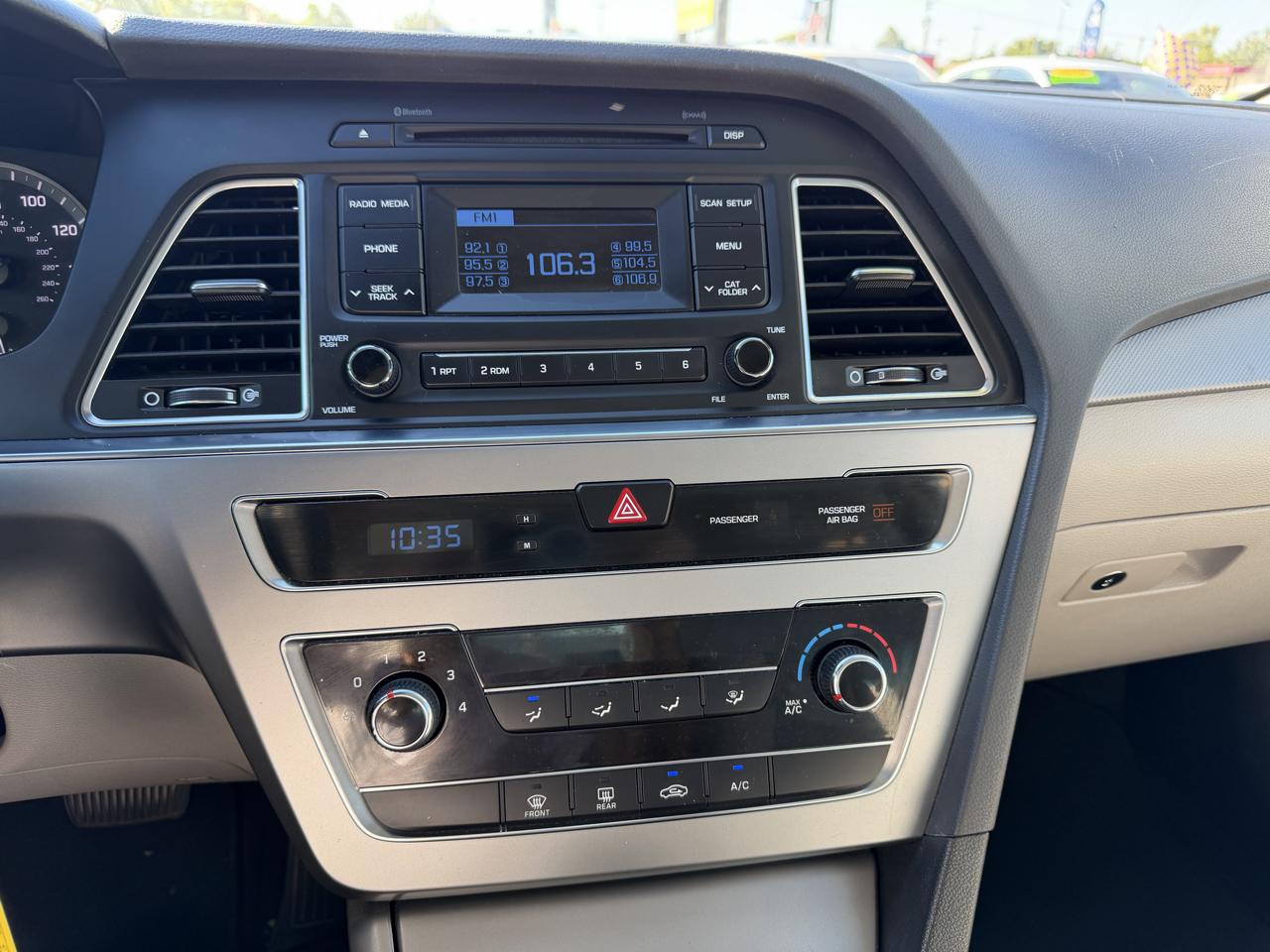Hyundai Sonata 4dr Sdn 2.4L SE 2015