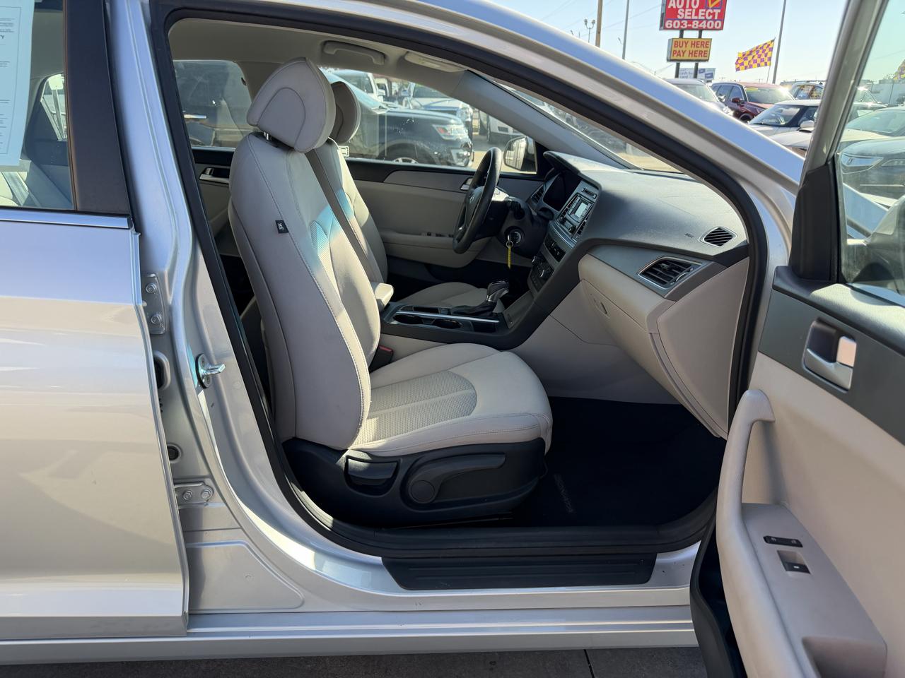 Hyundai Sonata 4dr Sdn 2.4L SE 2015