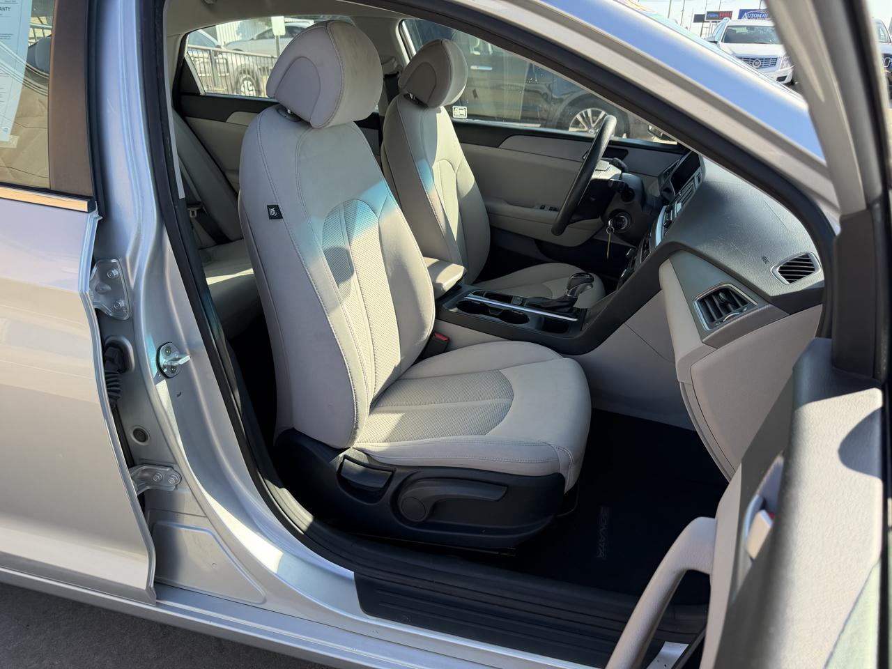 Hyundai Sonata 4dr Sdn 2.4L SE 2015