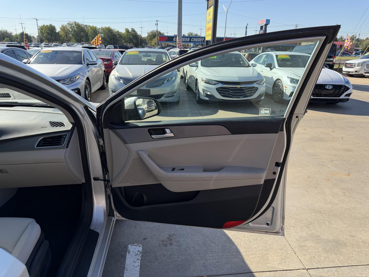 Hyundai Sonata 4dr Sdn 2.4L SE 2015