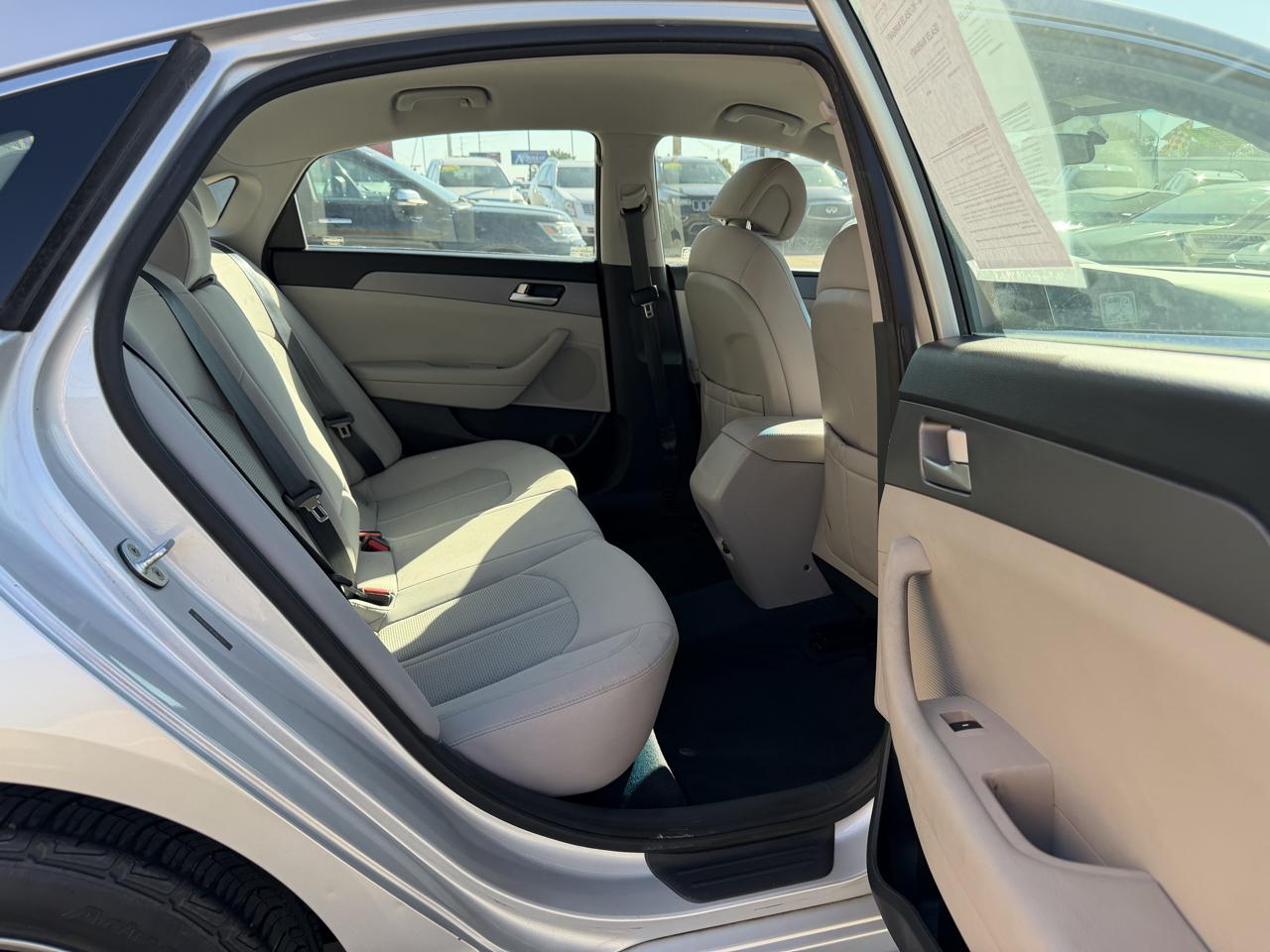 Hyundai Sonata 4dr Sdn 2.4L SE 2015