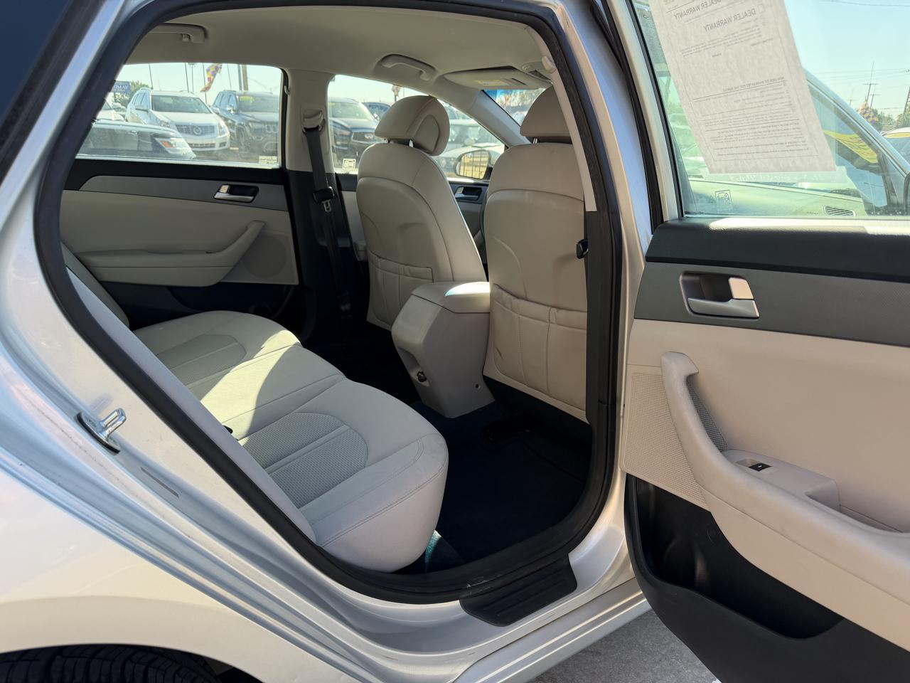 Hyundai Sonata 4dr Sdn 2.4L SE 2015