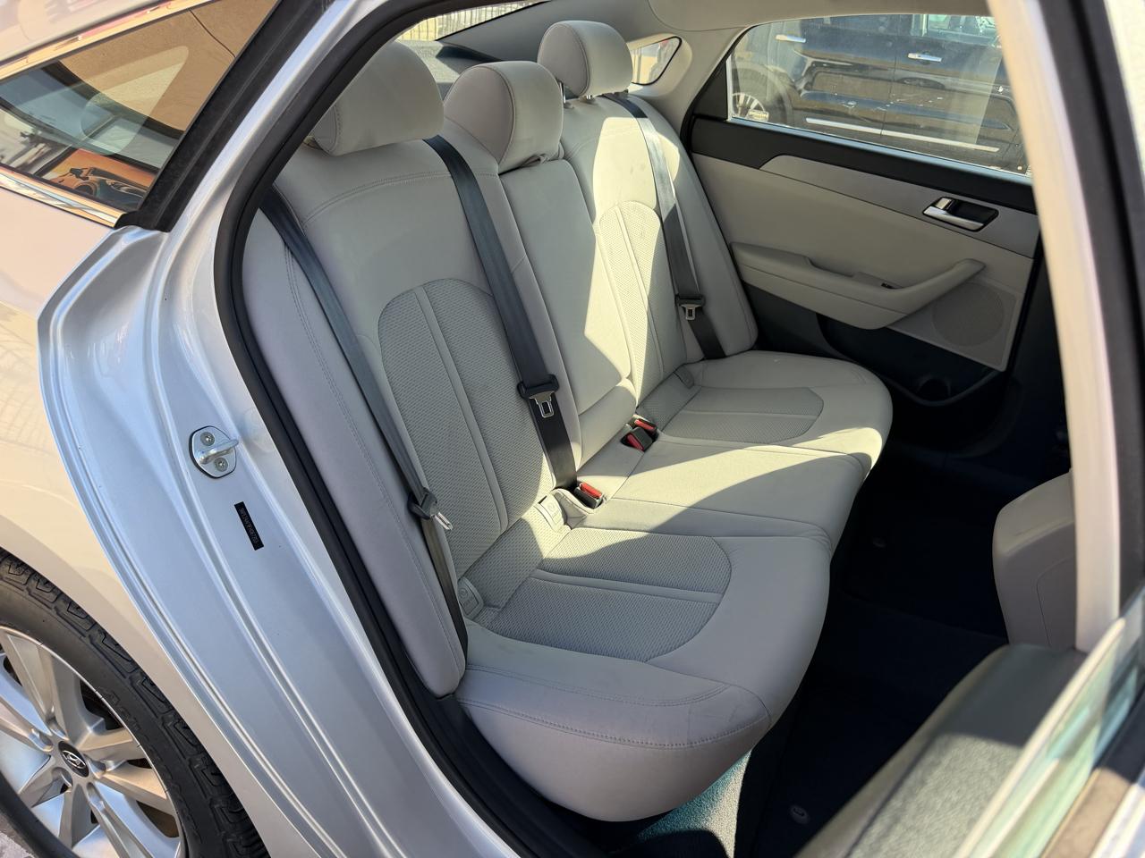 Hyundai Sonata 4dr Sdn 2.4L SE 2015
