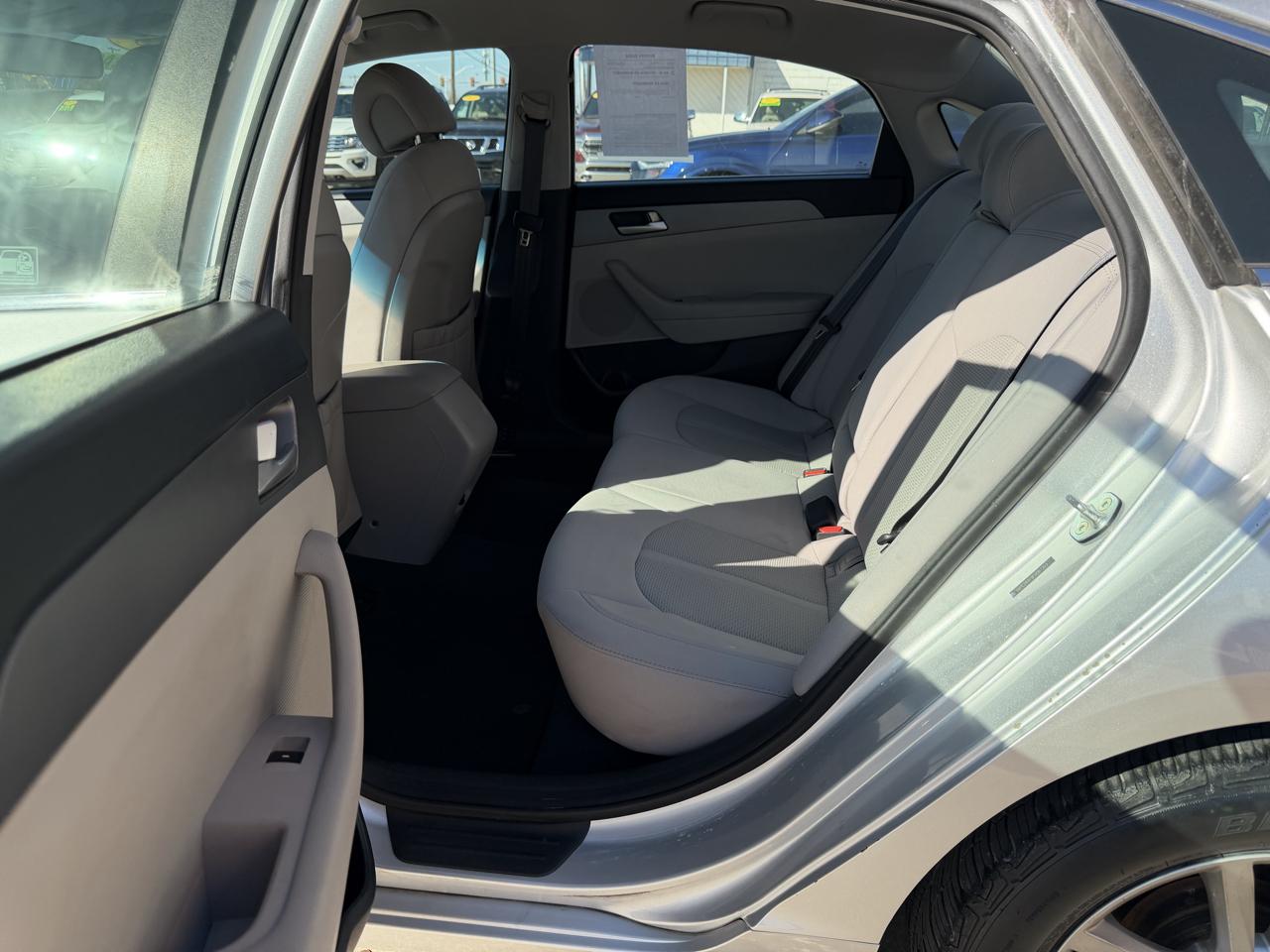 Hyundai Sonata 4dr Sdn 2.4L SE 2015