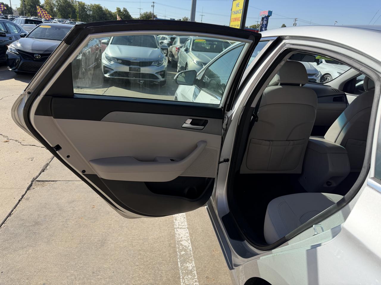 Hyundai Sonata 4dr Sdn 2.4L SE 2015