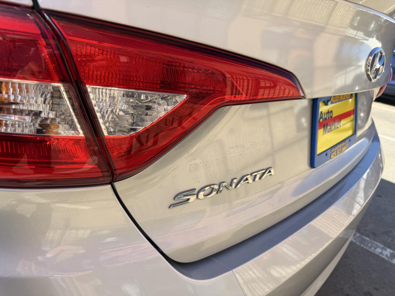 Hyundai Sonata 4dr Sdn 2.4L SE 2015