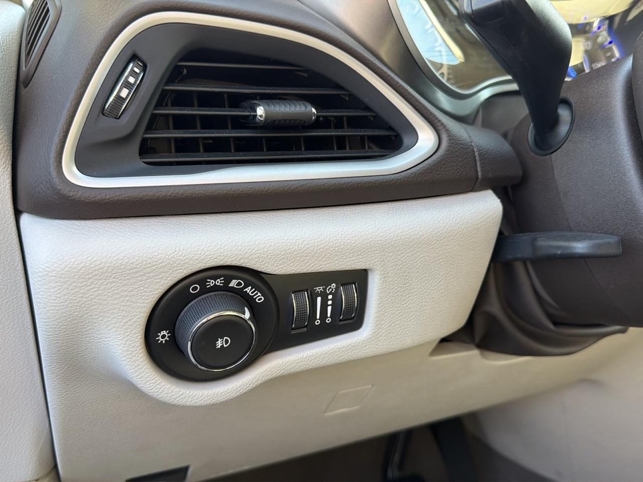 Chrysler Pacifica Touring L FWD 2019