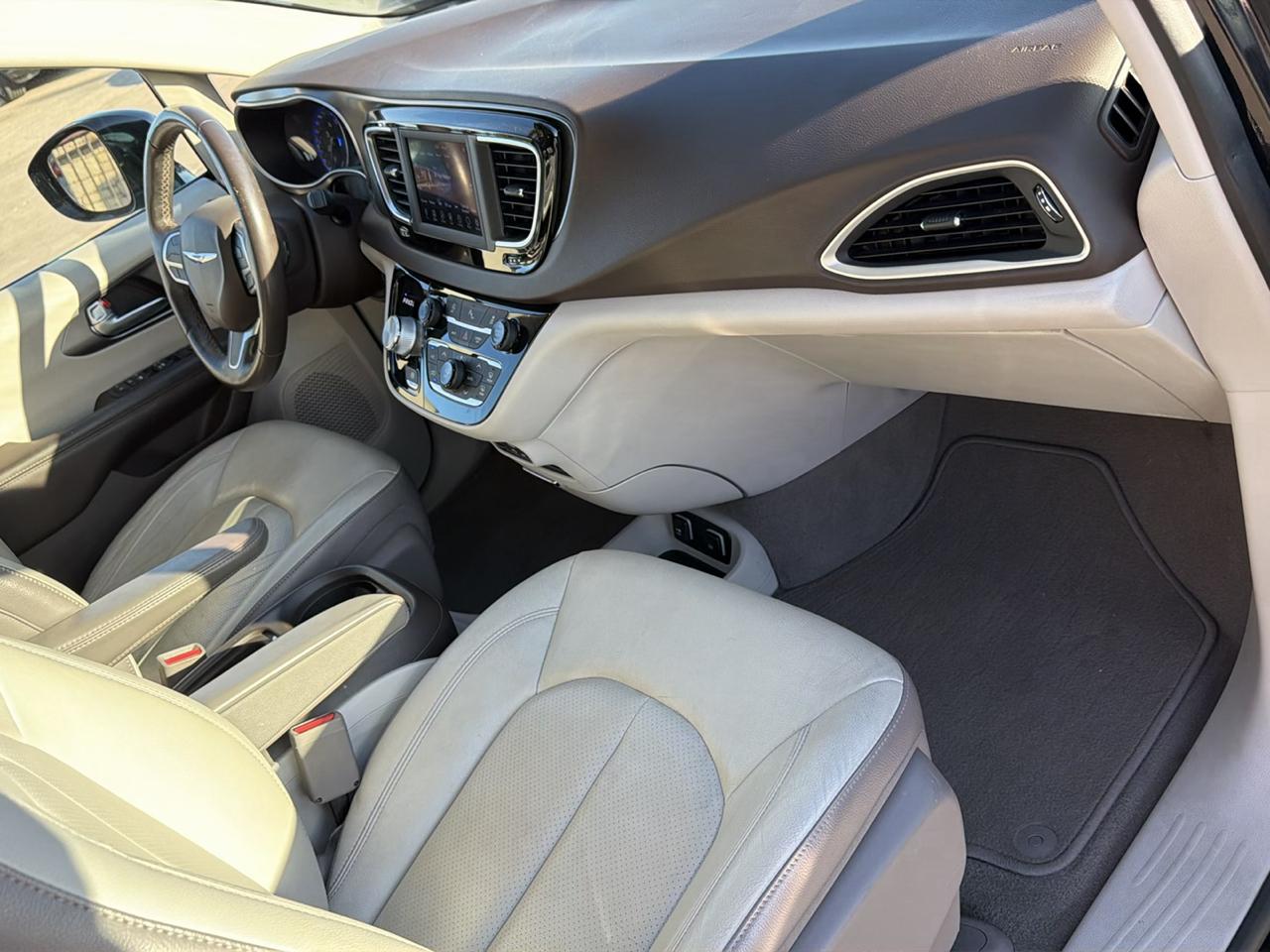 Chrysler Pacifica Touring L FWD 2019