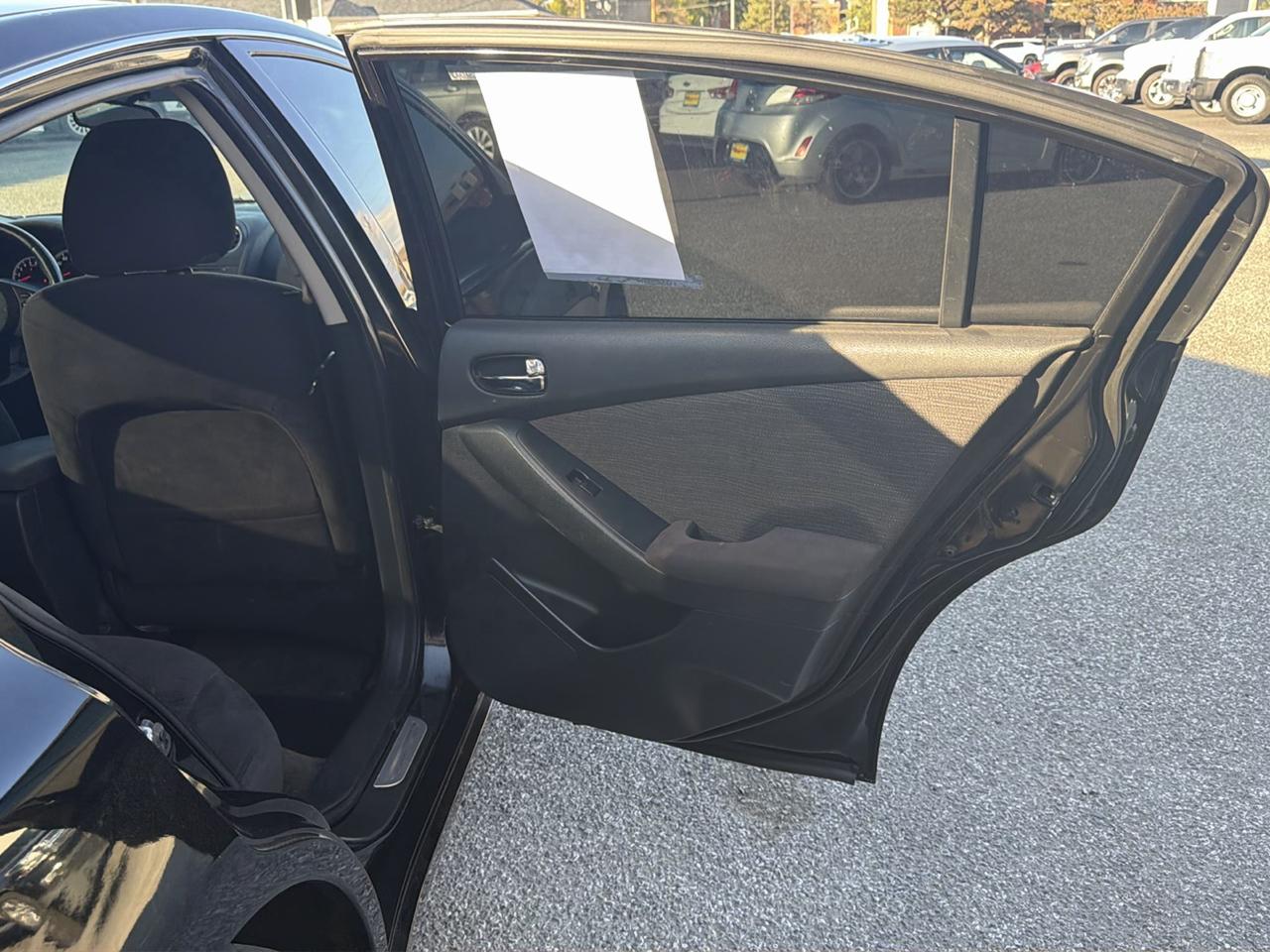 Nissan Altima 4dr Sdn I4 CVT 2.5 S 2012