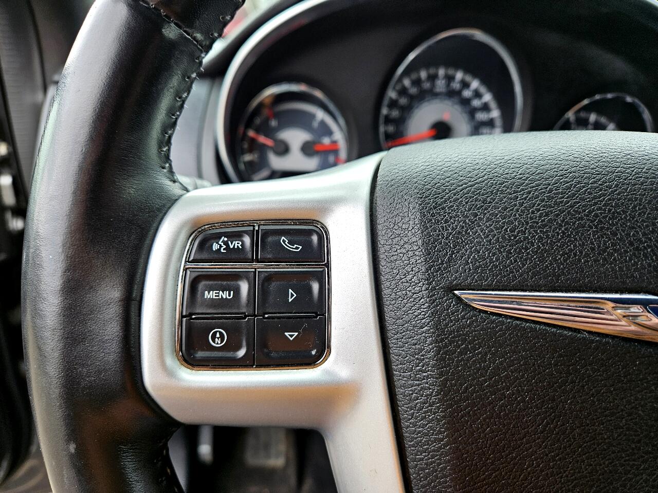 2013 Chrysler 200 Touring 18