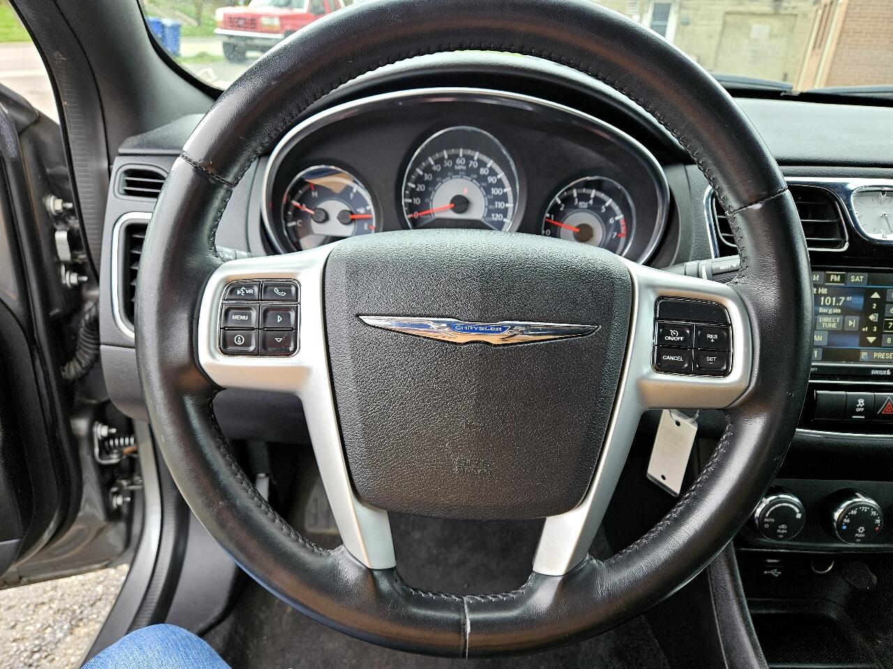 2013 Chrysler 200 Touring 21
