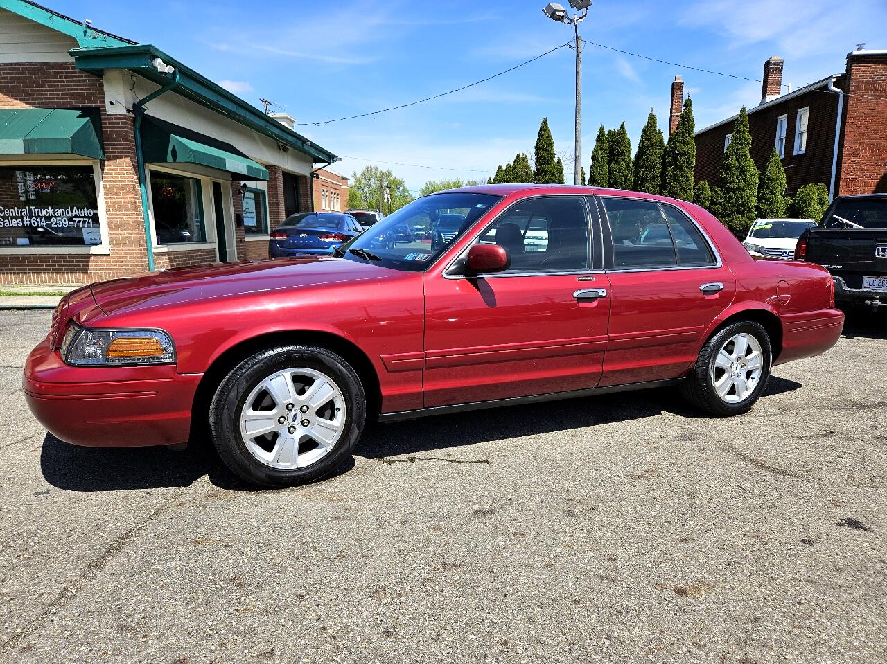 2003 Ford Crown Victoria LX 2