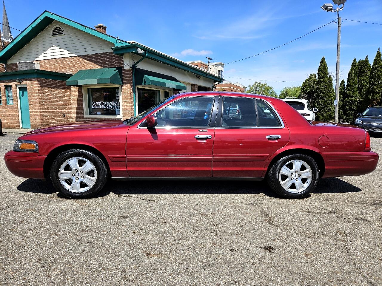 2003 Ford Crown Victoria LX 3