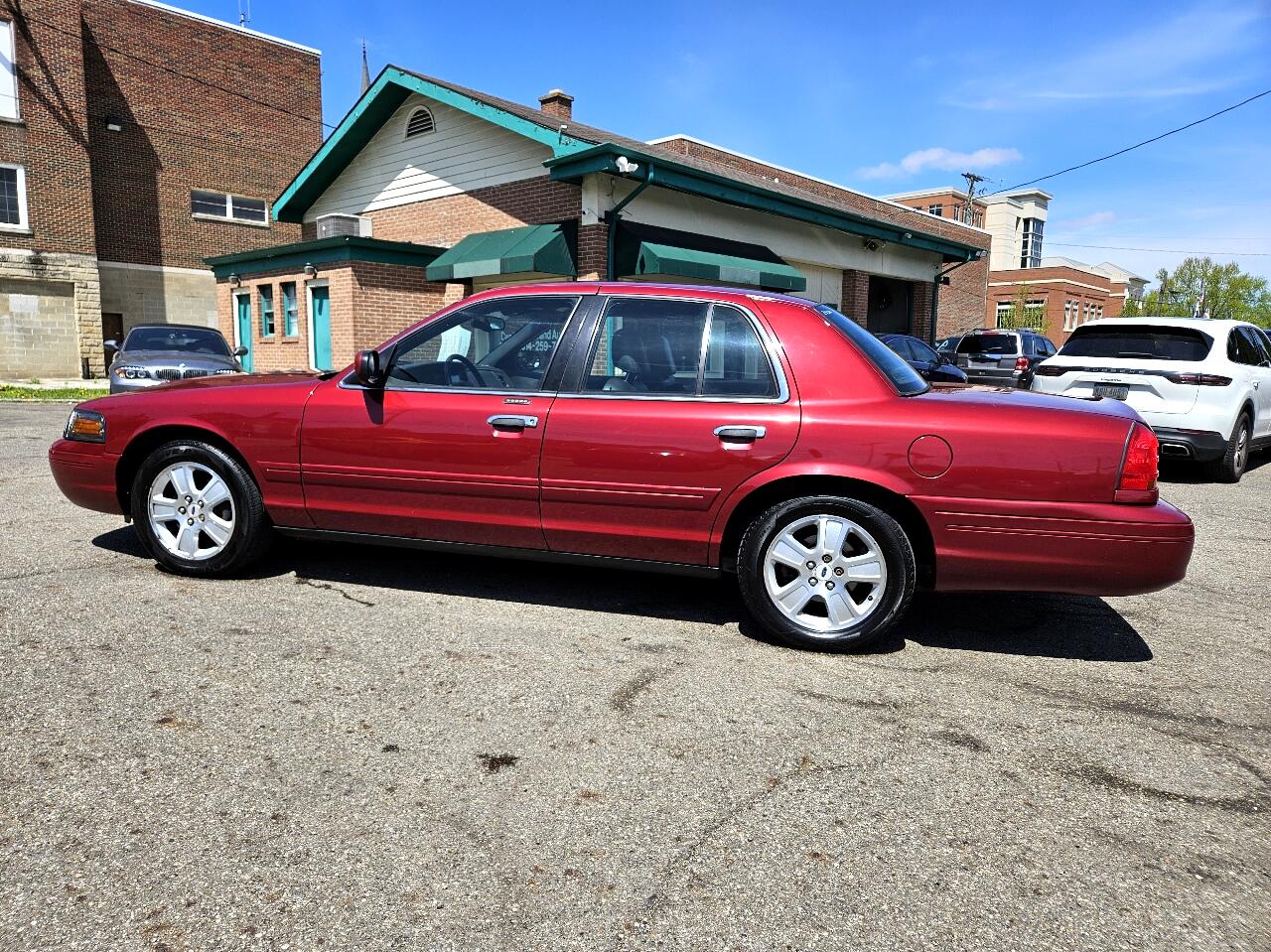 2003 Ford Crown Victoria LX 4
