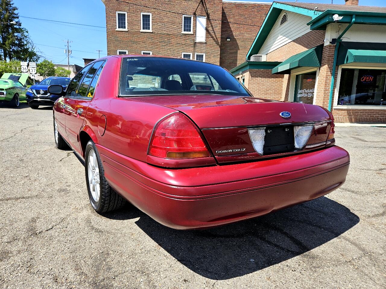 2003 Ford Crown Victoria LX 5