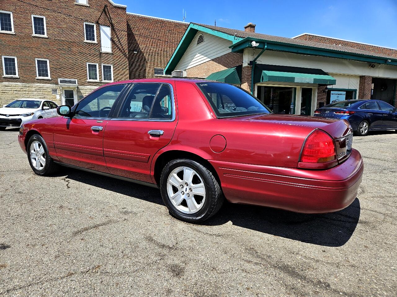 2003 Ford Crown Victoria LX 9