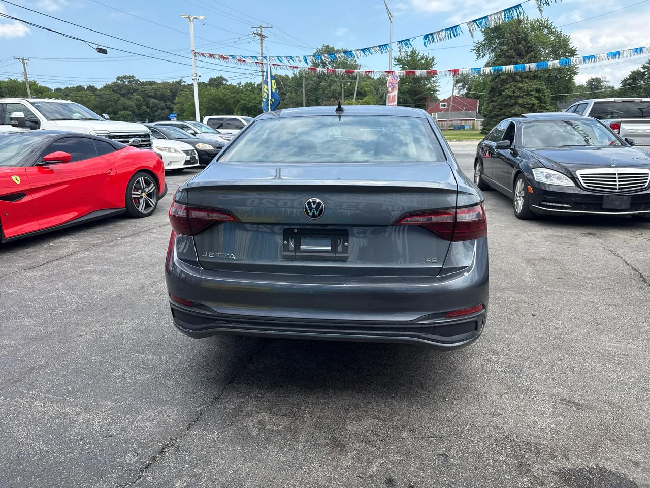 Volkswagen Jetta SE 4D Sedan 2024