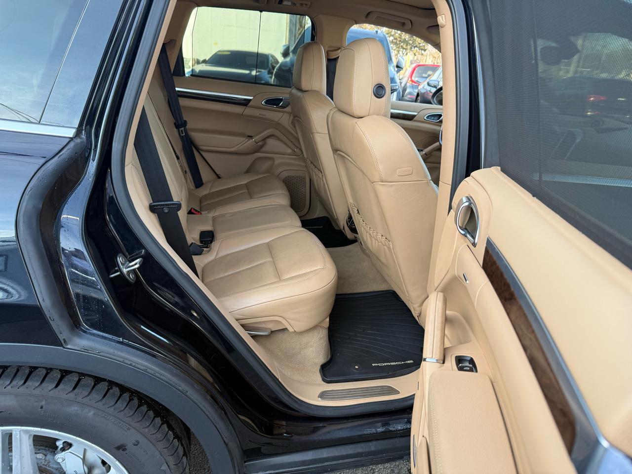 Porsche Cayenne  2012