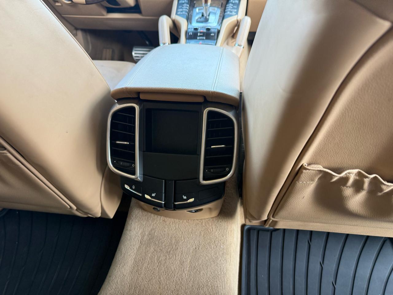 Porsche Cayenne  2012