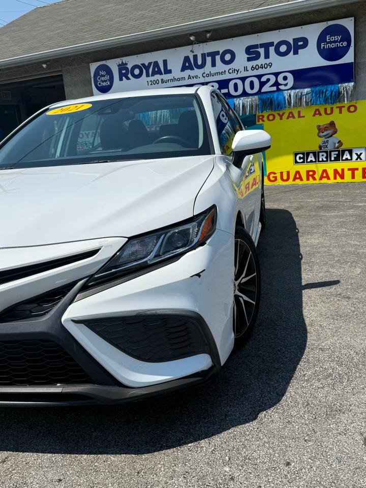 Toyota Camry SE 2021