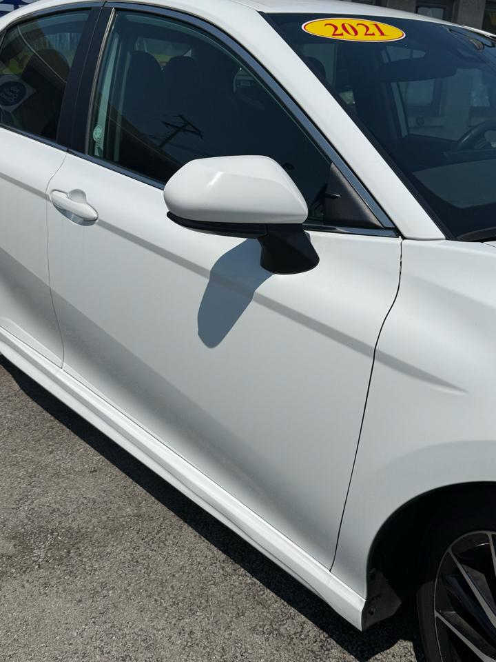Toyota Camry SE 2021