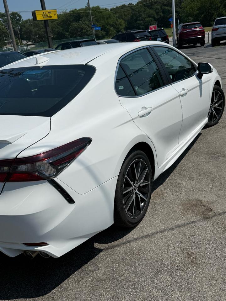Toyota Camry SE 2021