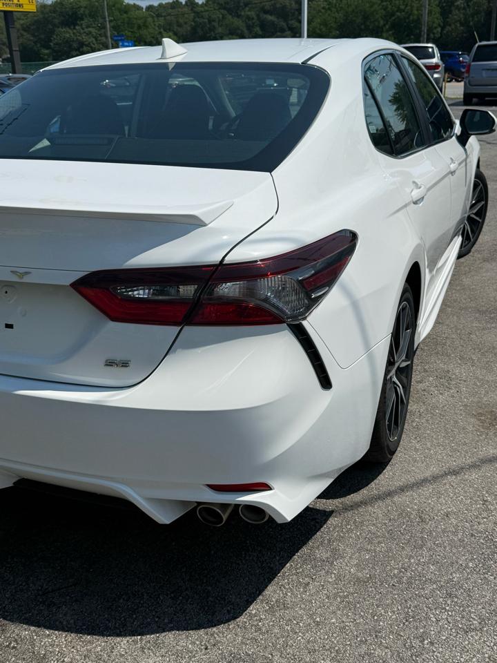 Toyota Camry SE 2021