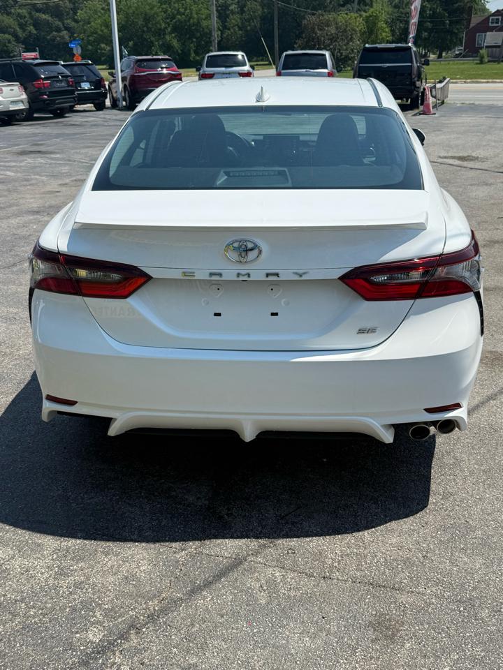 Toyota Camry SE 2021