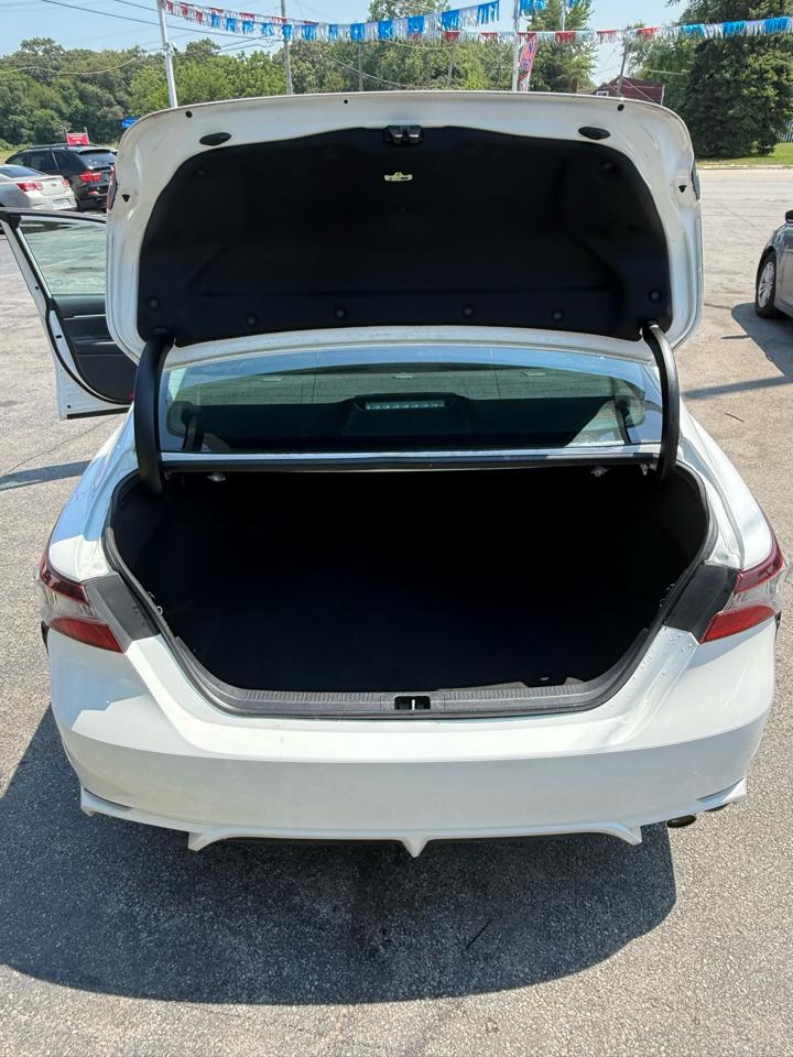 Toyota Camry SE 2021