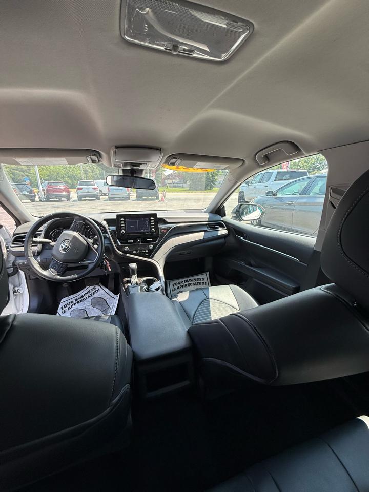 Toyota Camry SE 2021