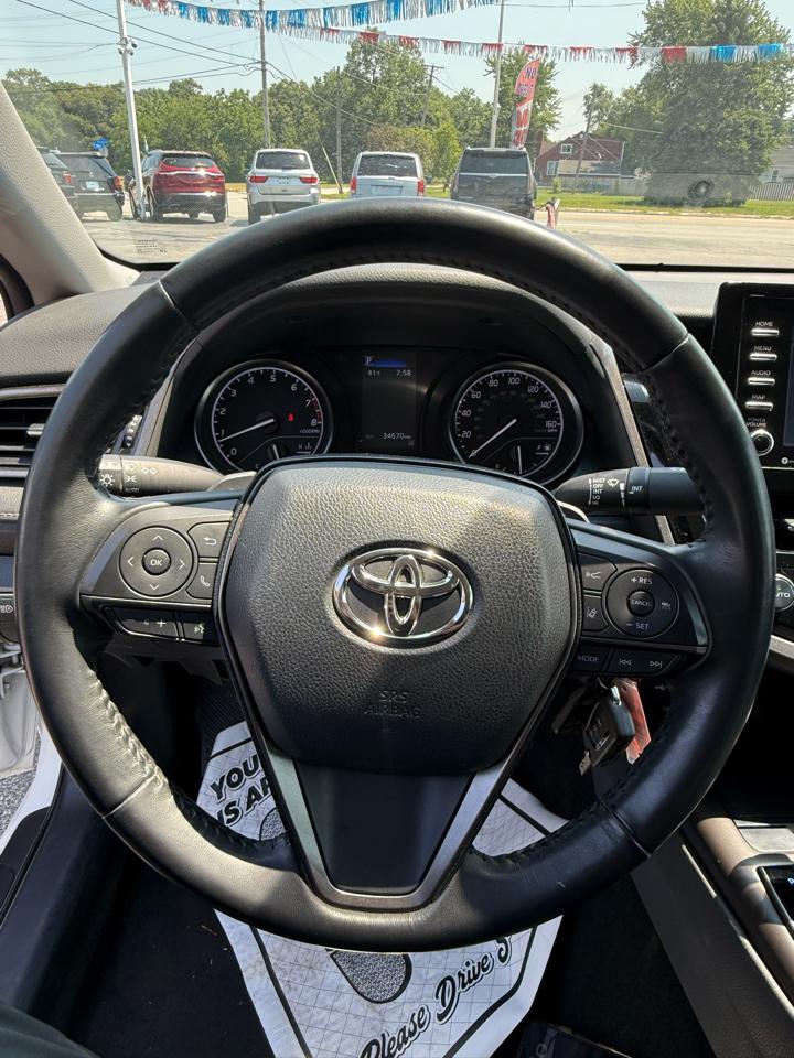 Toyota Camry SE 2021