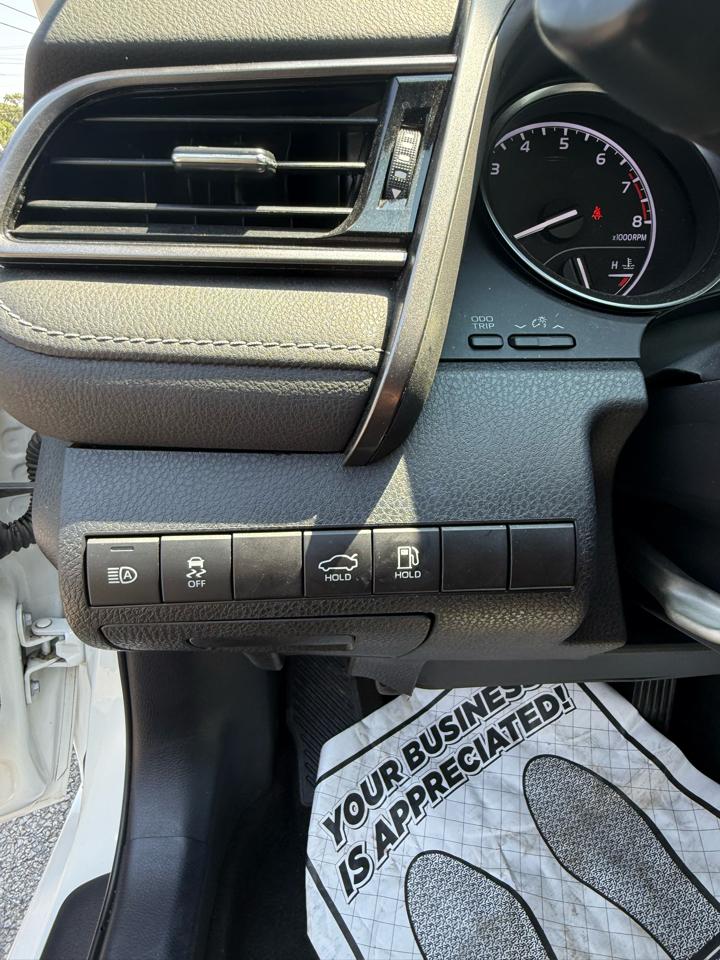 Toyota Camry SE 2021