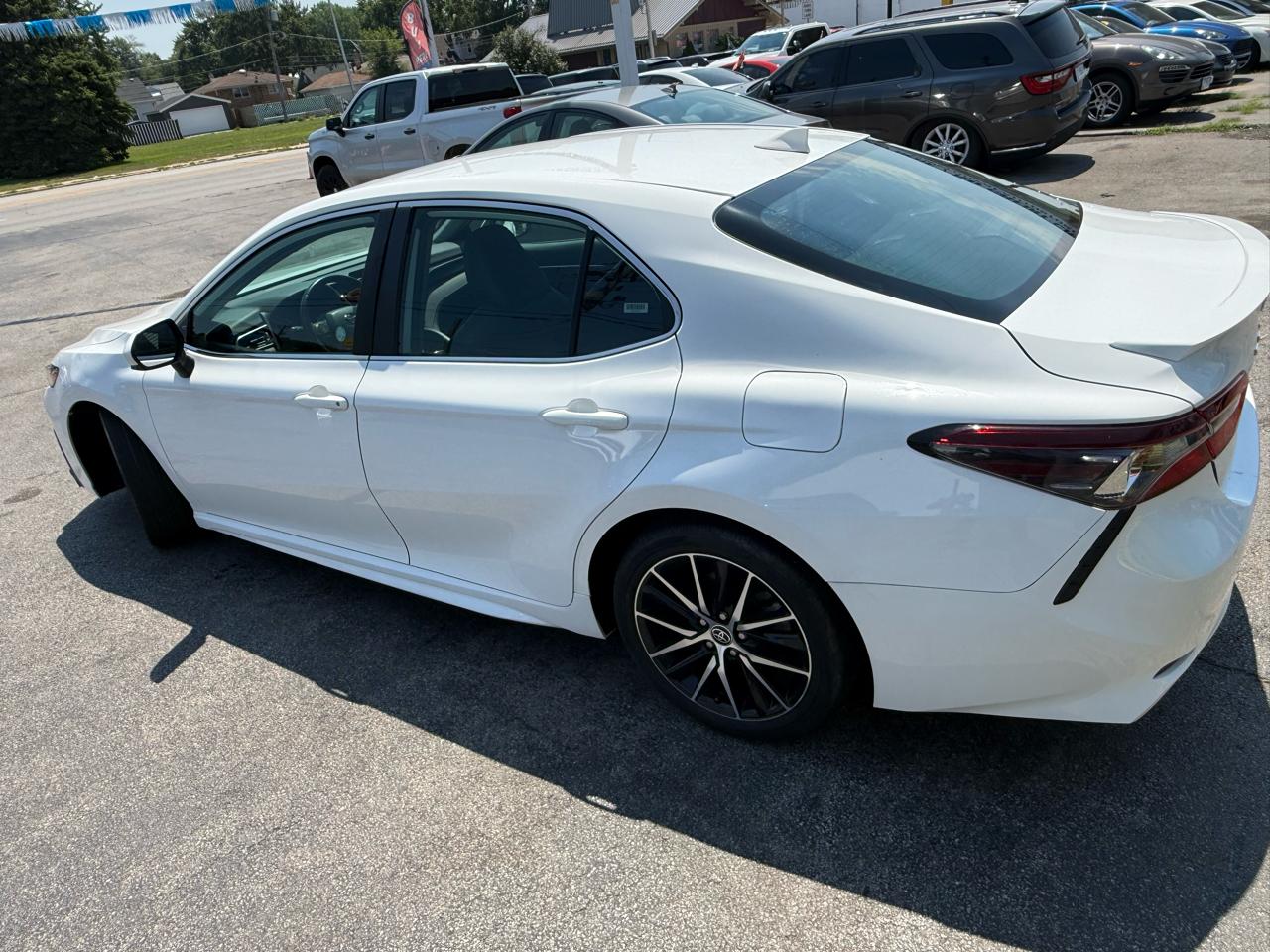 Toyota Camry SE 2021