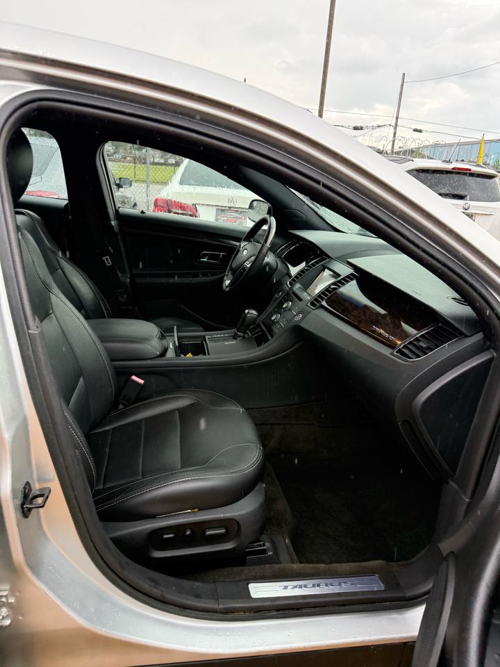 Ford Taurus Limited FWD 2016