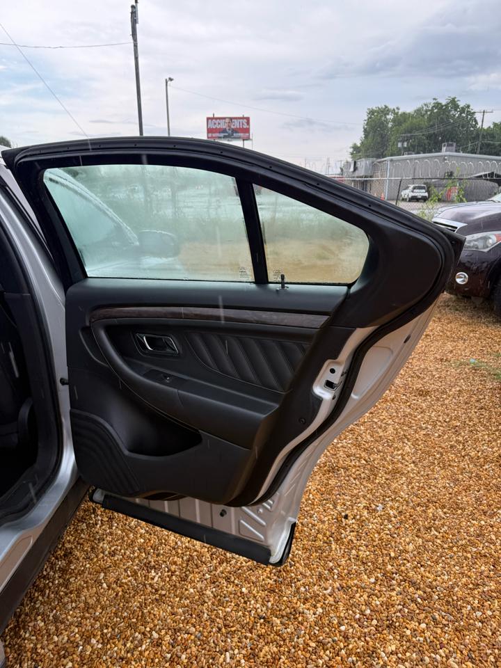 Ford Taurus Limited FWD 2016