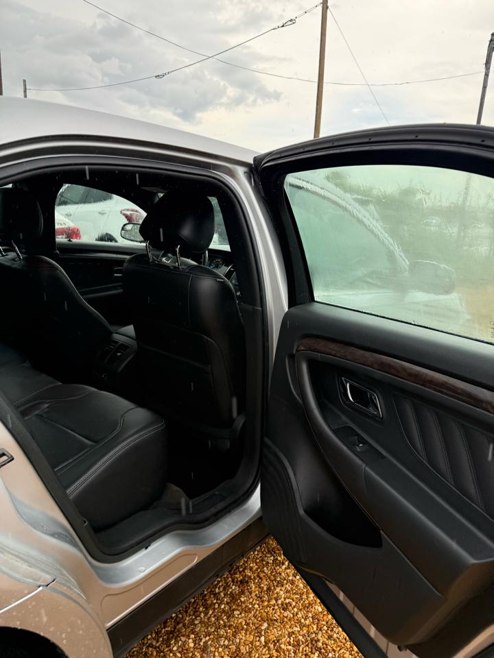 Ford Taurus Limited FWD 2016