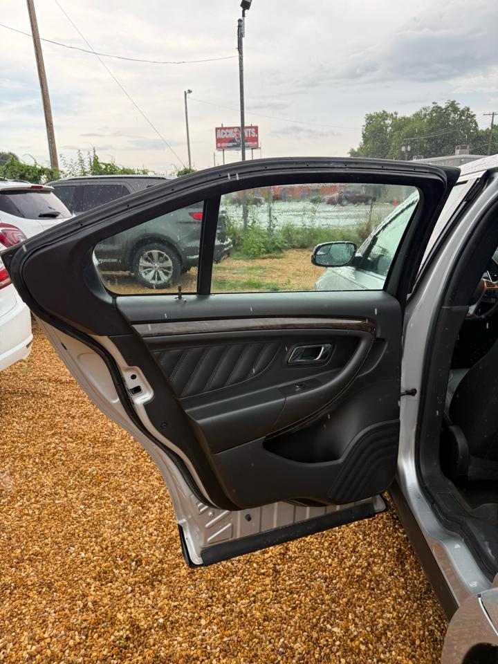 Ford Taurus Limited FWD 2016