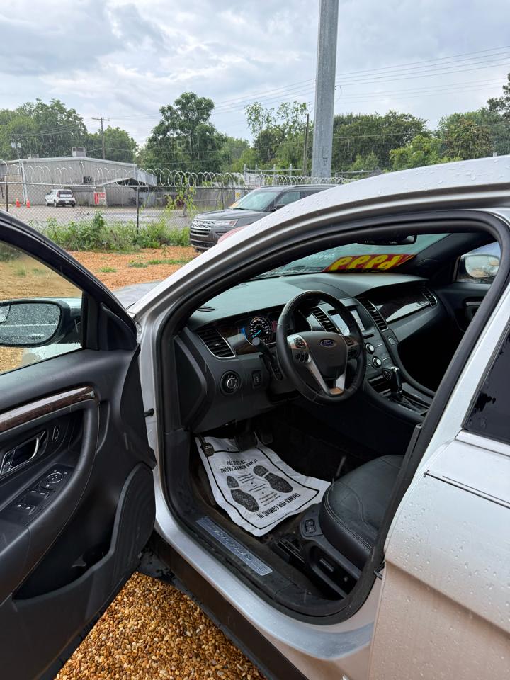 Ford Taurus Limited FWD 2016